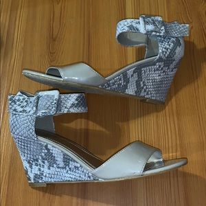 IMPO Vantage snake skinned heels